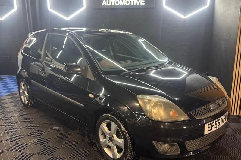Usado Ford Fiesta 80 HP (58 kW) 2006 Preto Citadino