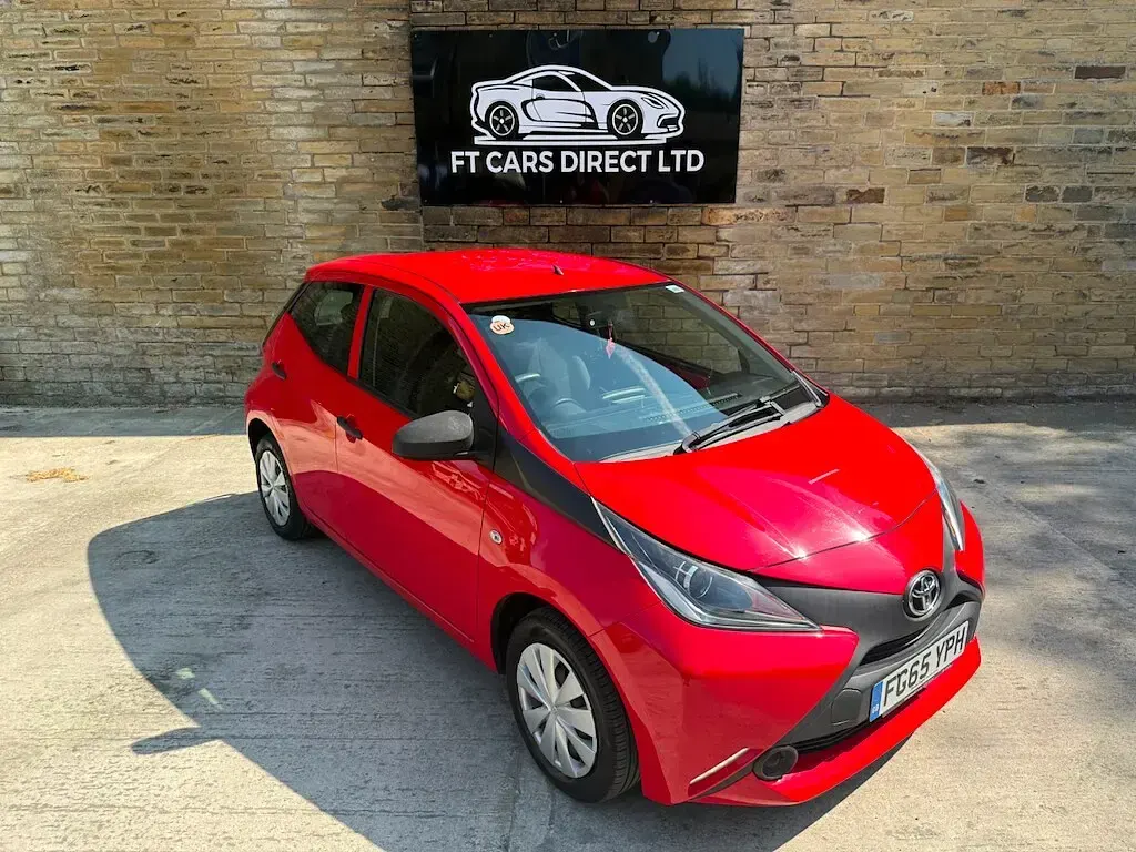 Used Toyota Aygo 68 HP (50 kW) 2015 Red Hatchback