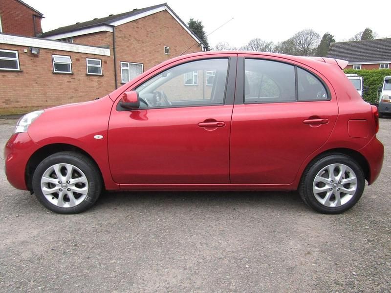 Begagnad Nissan Micra Acenta 2017 Röd Halvkombi