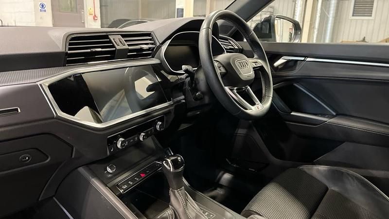 Used Audi Q3 Comfort 150 HP (110 kW) 2022 Black SUV