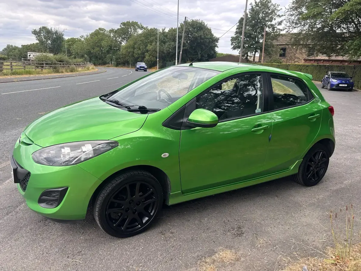 Used Mazda 2 84 HP (61 kW) 2012 Green Hatchback