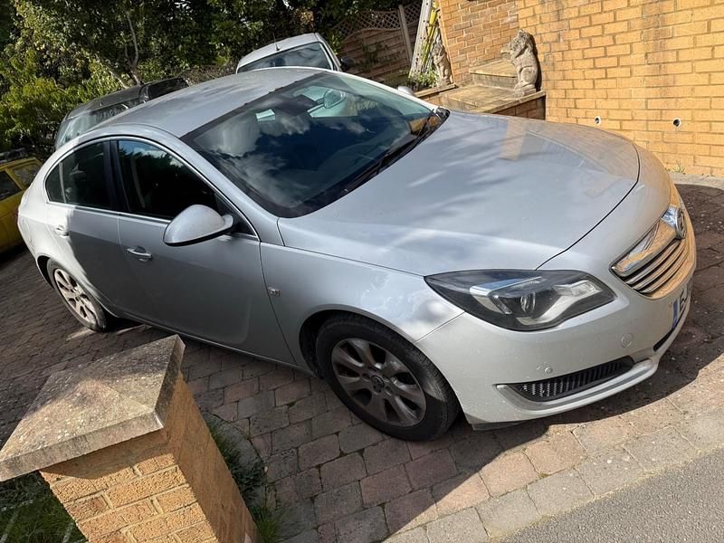 Second-hand Vauxhall Insignia 140 CP (102 kW) 2015 Argintiu Hatchback