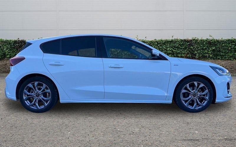 Begagnad Ford Focus ST-Line 125 HK (91 kW) 2025 Halvkombi