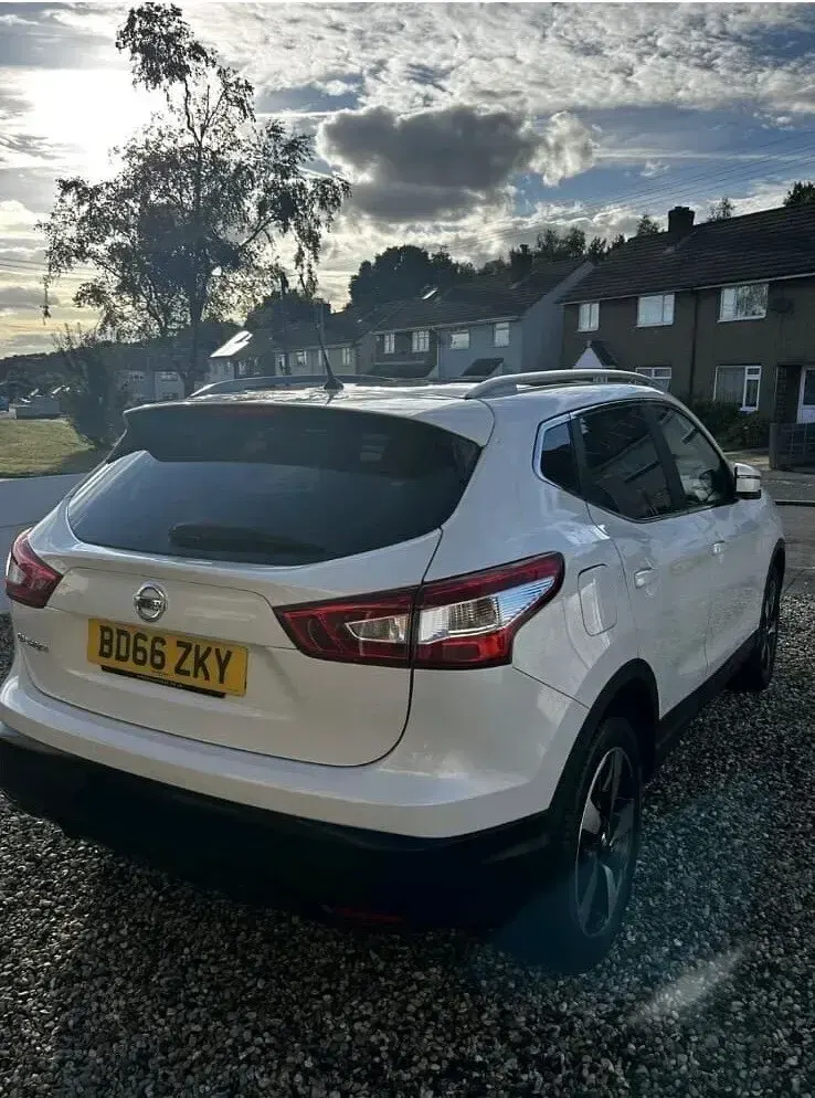 Used Nissan Qashqai N-Connecta 2016 White SUV