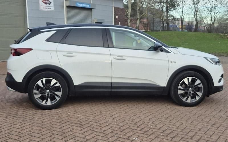 Second-hand Vauxhall Grandland X SRi 131 CP (96 kW) 2020 Alb SUV