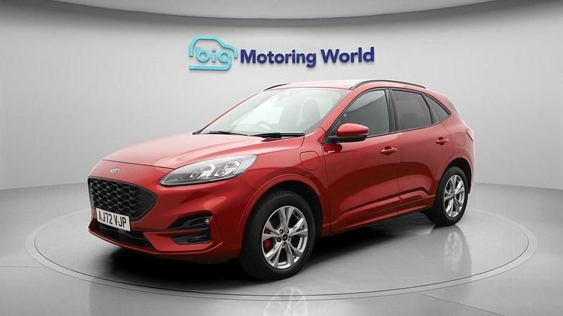 Usado Ford Kuga ST-Line 225 HP (165 kW) 2023 Vermelho SUV