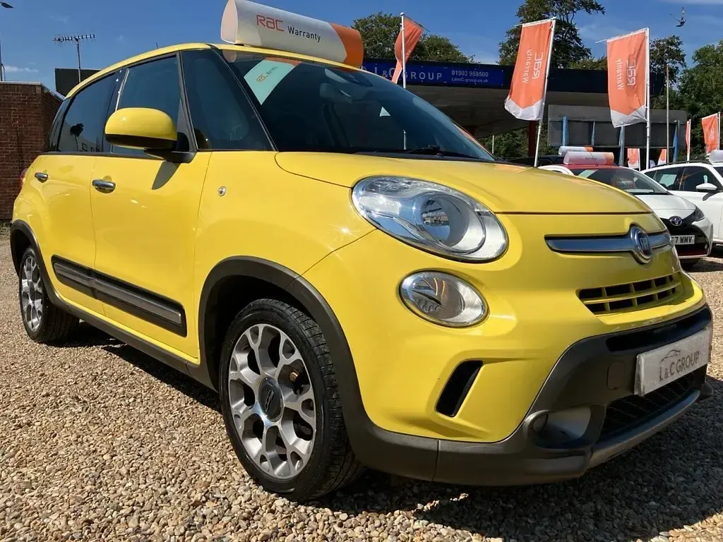 Used Fiat 500L Trekking 85 HP (62 kW) 2015 Yellow MPV