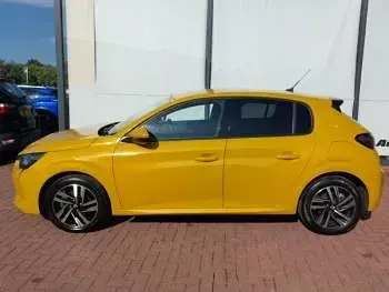 Used Peugeot 208 Allure 100 HP (73 kW) 2021 Yellow Hatchback
