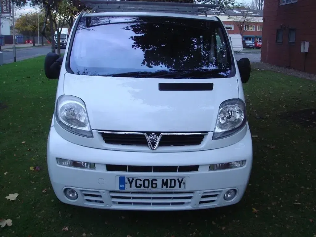 Used Vauxhall Vivaro Sportive 146 HP (107 kW) 2006 White MPV