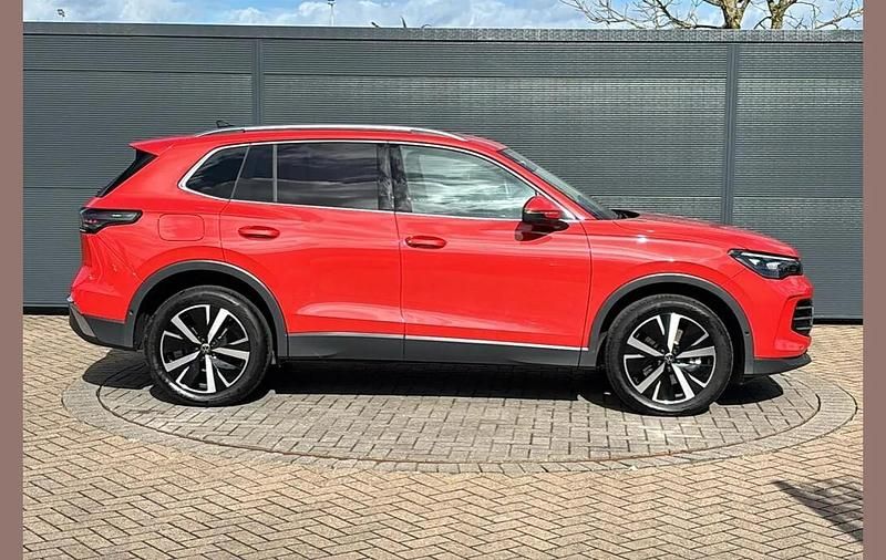 Used VW Tiguan Elegance 204 HP (150 kW) 2025 Red SUV