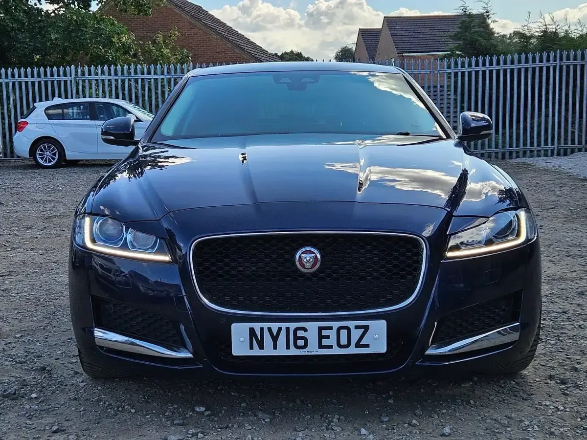 Used Jaguar XF Portfolio 180 HP (132 kW) 2016 Blue Sedan