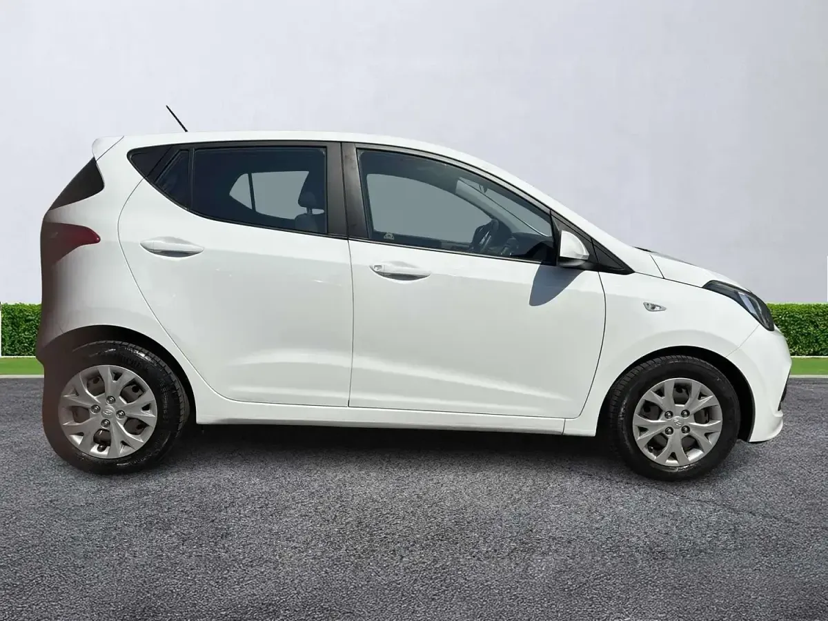 Used Hyundai i10 SE 2015 White Hatchback