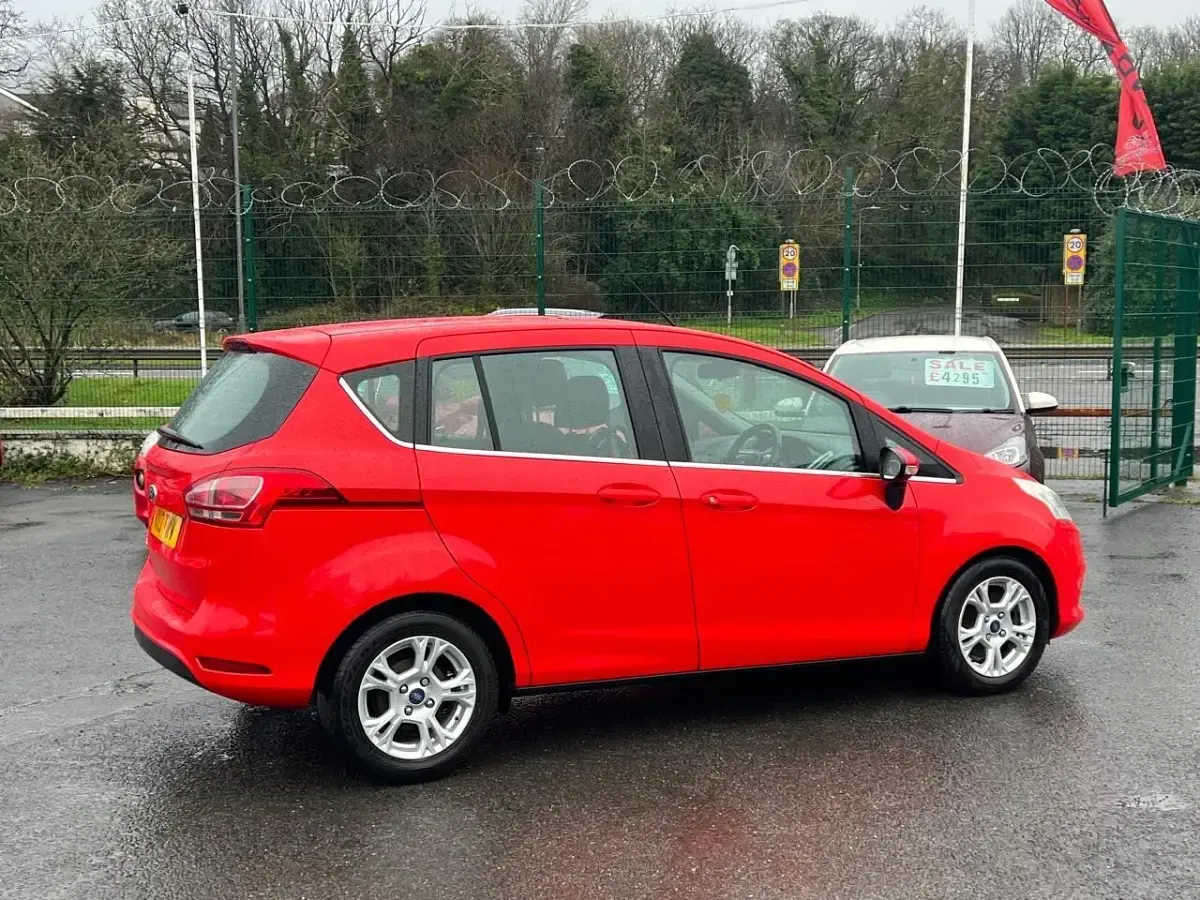 Used Ford B-MAX Zetec 90 HP (66 kW) 2013 Red MPV