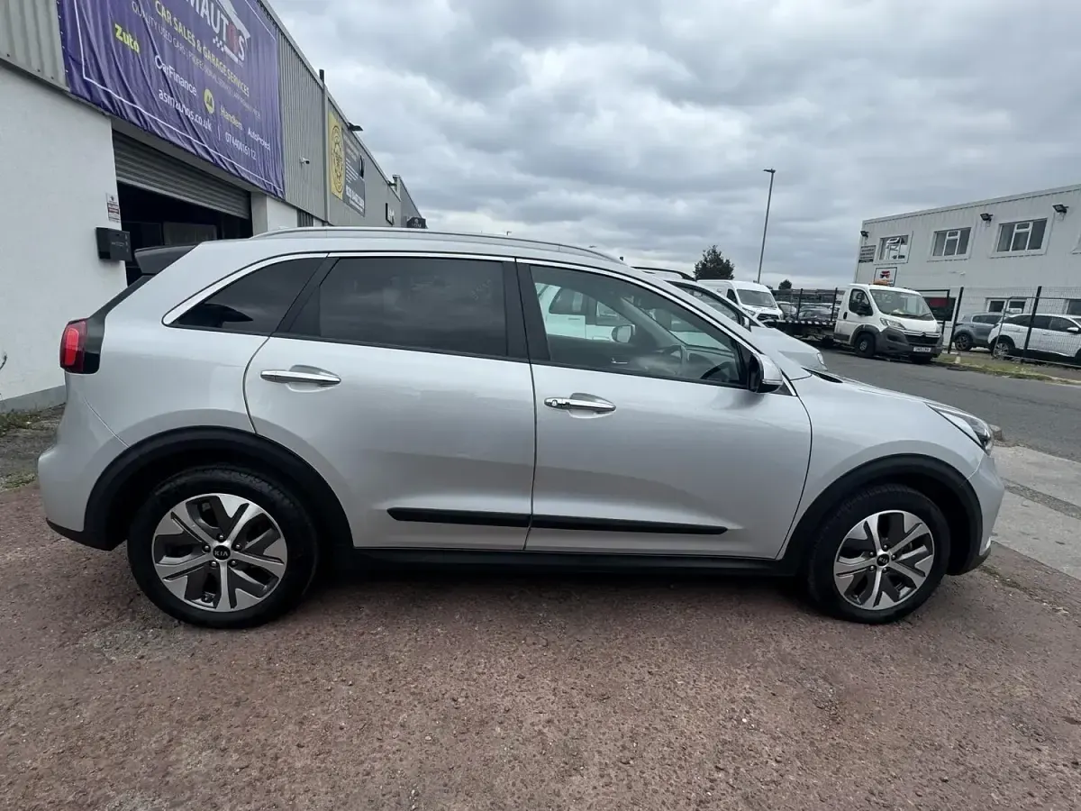 Used Kia e-Niro 150 kW (204 HP) 2021 Silver SUV