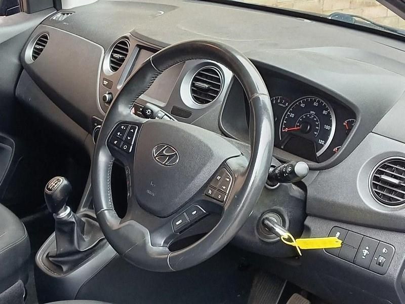 Used Hyundai i10 67 HP (49 kW) 2019 Blue Hatchback