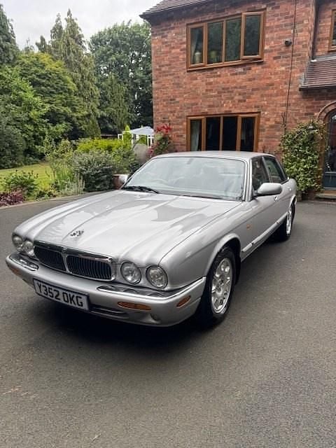 Used Jaguar XJ8 2001 Silver Sedan