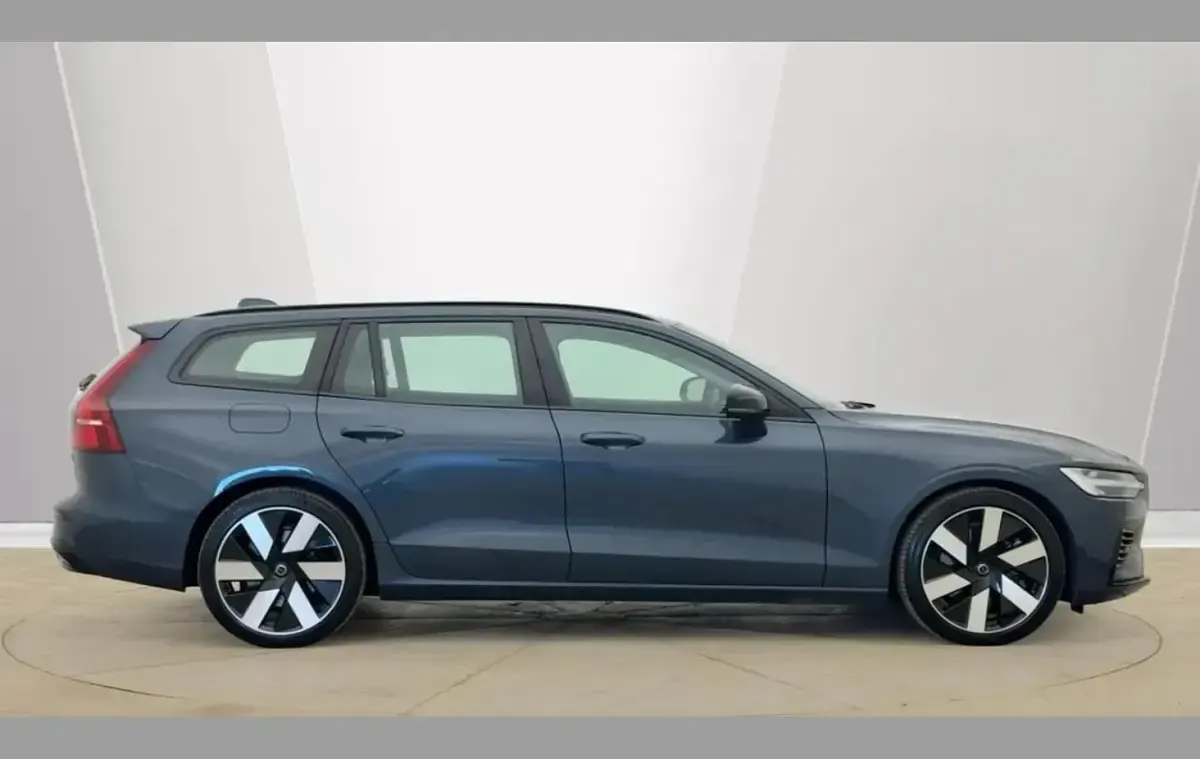 Used Volvo V60 Plus 345 HP (253 kW) 2025 Denim blue Estate