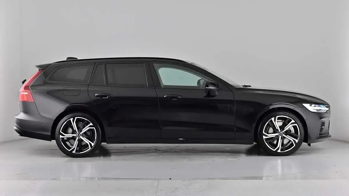 Used Volvo V60 Ultra 455 HP (334 kW) 2025 Black Estate