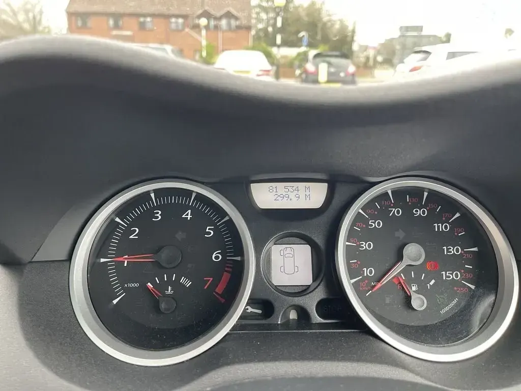 Usado Renault Mégane Coupé Dynamique 110 HP (80 kW) 2008 Cinzento Coupé