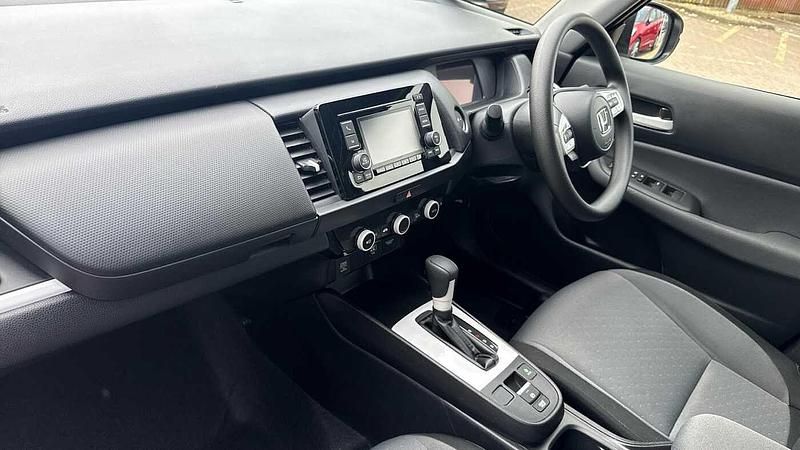 Second-hand Honda Jazz Hybrid 109 CP (80 kW) 2022 Alb Hatchback