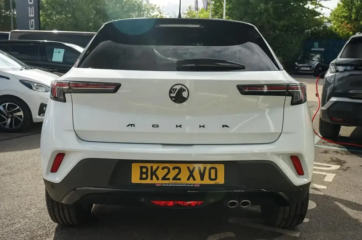 Used Vauxhall Mokka SRi 128 HP (94 kW) 2022 White SUV