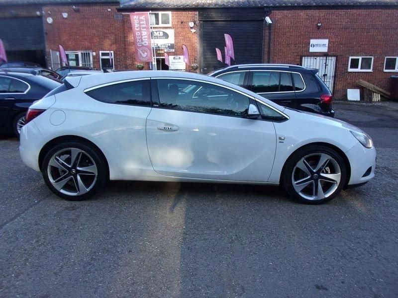 Used Vauxhall Astra GTC SRi 2013 White Hatchback