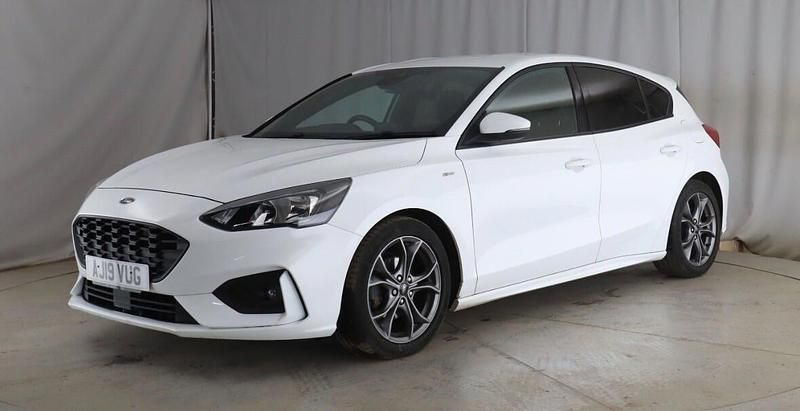 Used Ford Focus ST-Line 125 HP (91 kW) 2019 White Hatchback