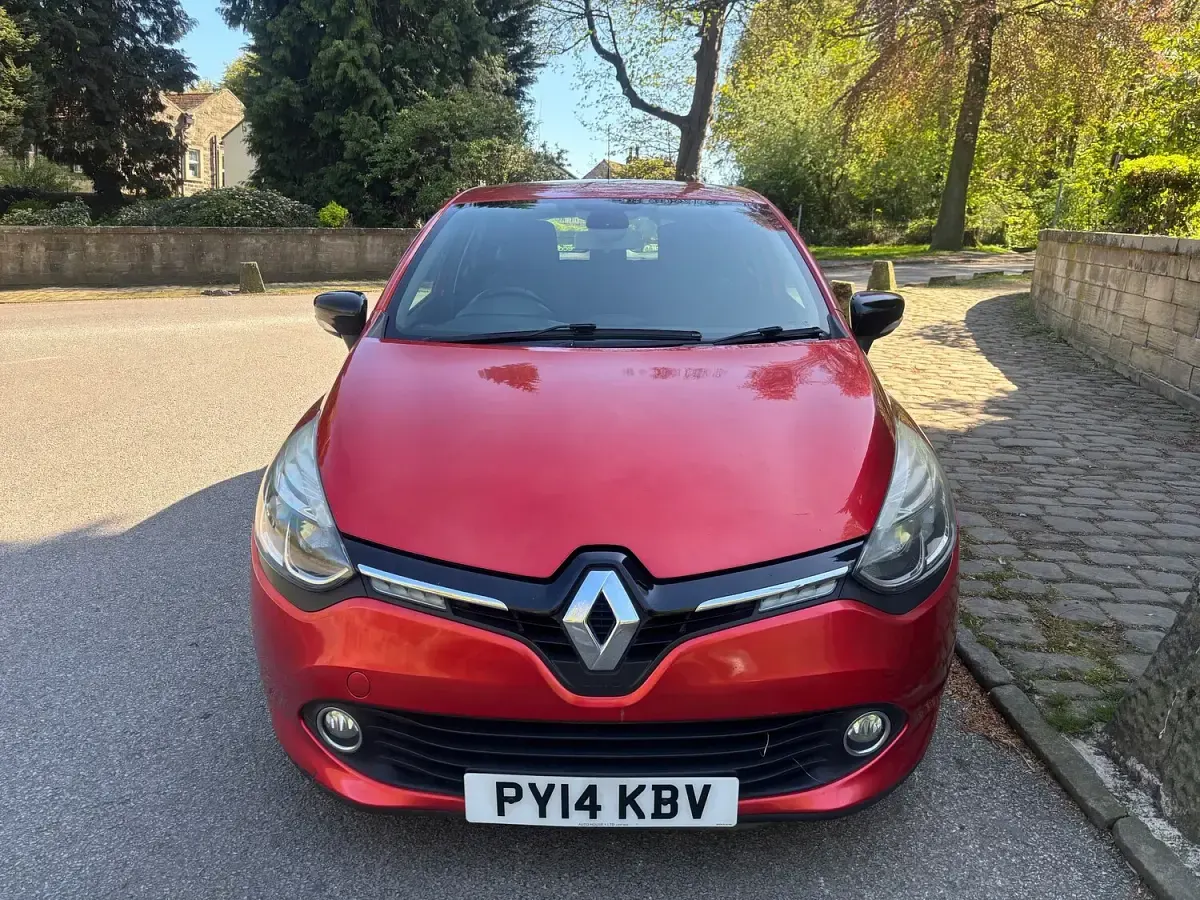 Used Renault Clio IV Dynamique 90 HP (66 kW) 2014 Red Hatchback