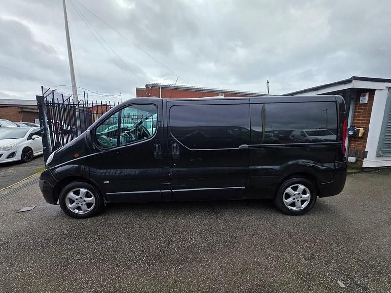 Used Vauxhall Vivaro Sportive 115 HP (84 kW) 2013 Black MPV