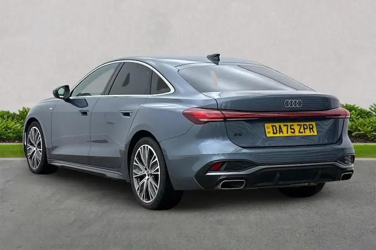 Begagnad Audi A5 S-Line 147 HK (108 kW) 2025 Blå Sedan