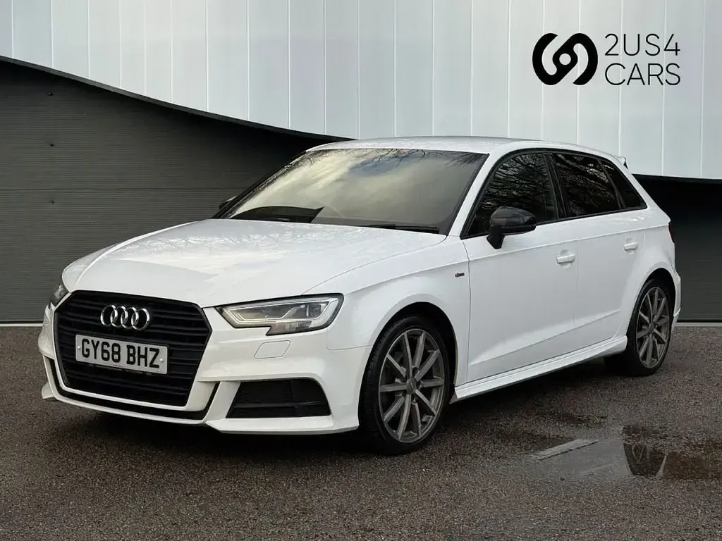 Usado Audi A3 Sportback Black Edition 116 HP (85 kW) 2018 Branco Citadino