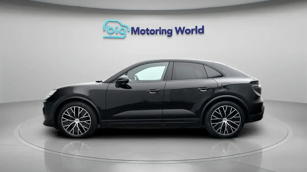 Used Porsche Macan Performance Package 330 kW (449 HP) 2024 Black SUV