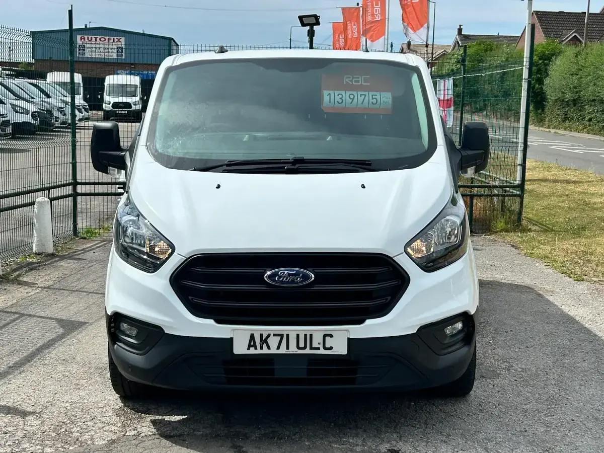 Used Ford Transit Custom 105 HP (77 kW) 2022 White Van