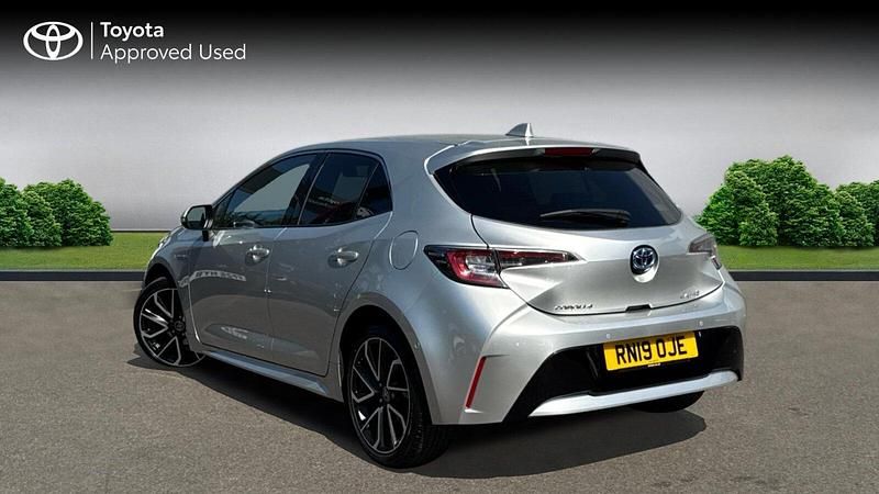 Used Toyota Corolla 122 HP (89 kW) 2019 Sterling silver