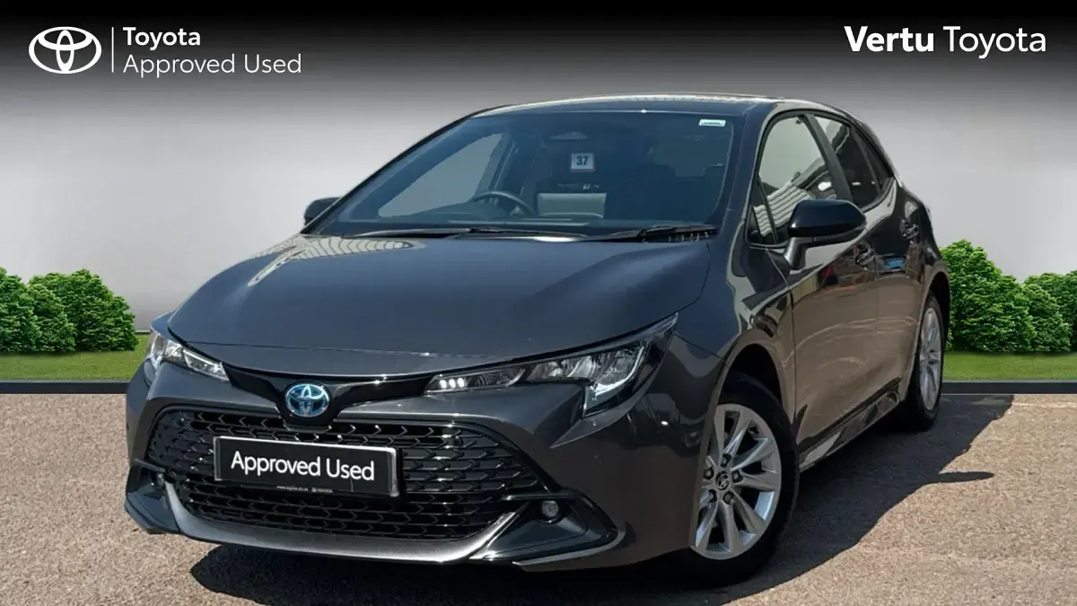 Used Toyota Corolla 178 HP (130 kW) 2025 Decuma grey (metallic paint) Hatchback
