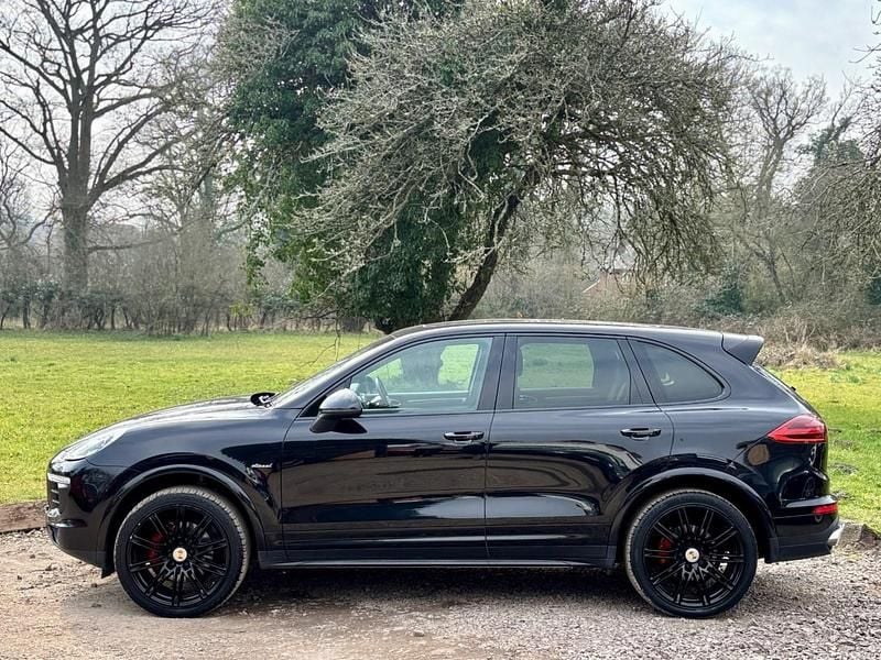 Used Porsche Cayenne 262 HP (192 kW) 2015 Black SUV