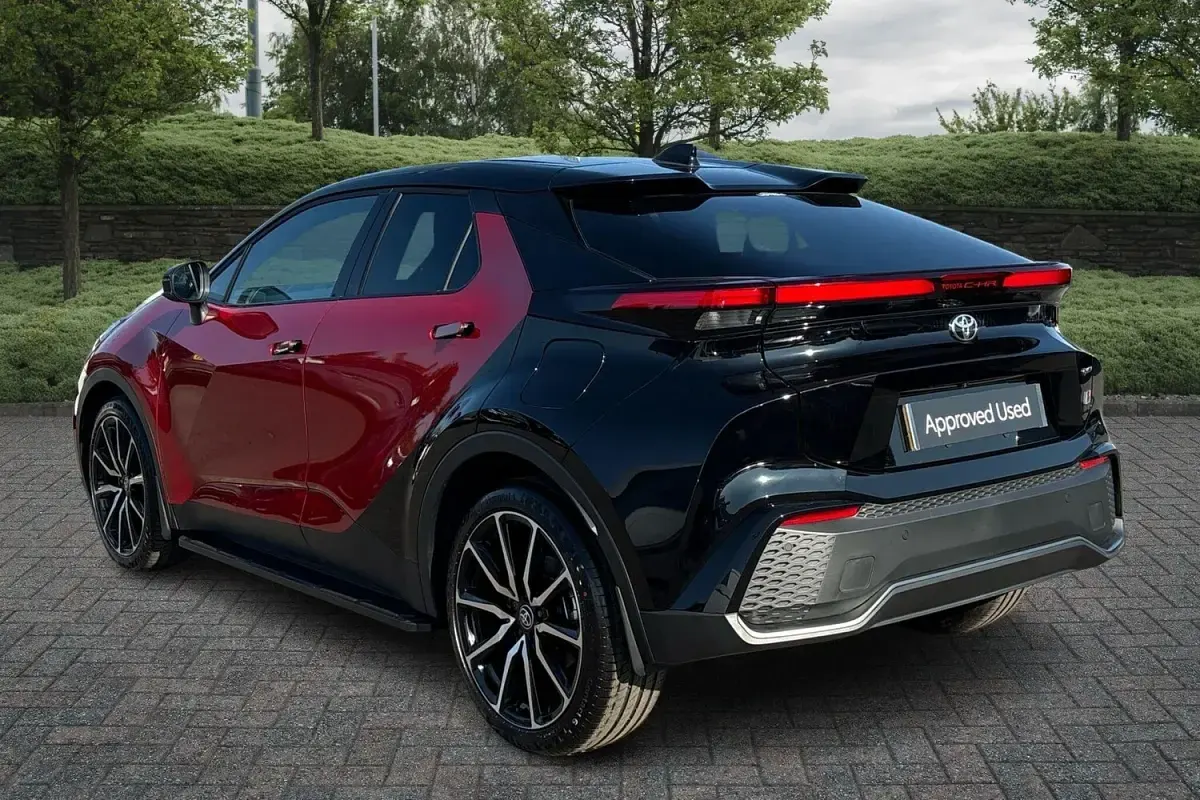 Used Toyota C-HR 140 HP (102 kW) 2024 Blue SUV