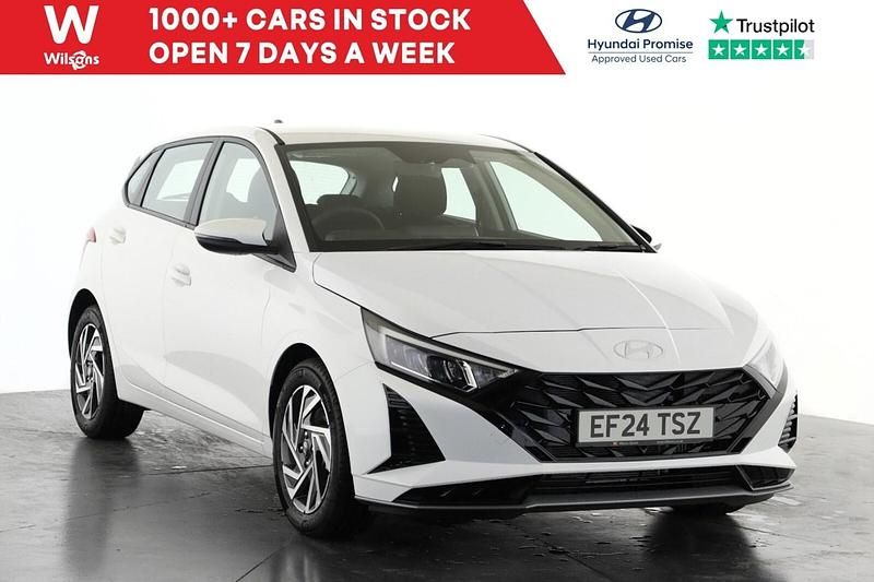 Used Hyundai i20 Advanced 90 HP (66 kW) 2024 White Hatchback