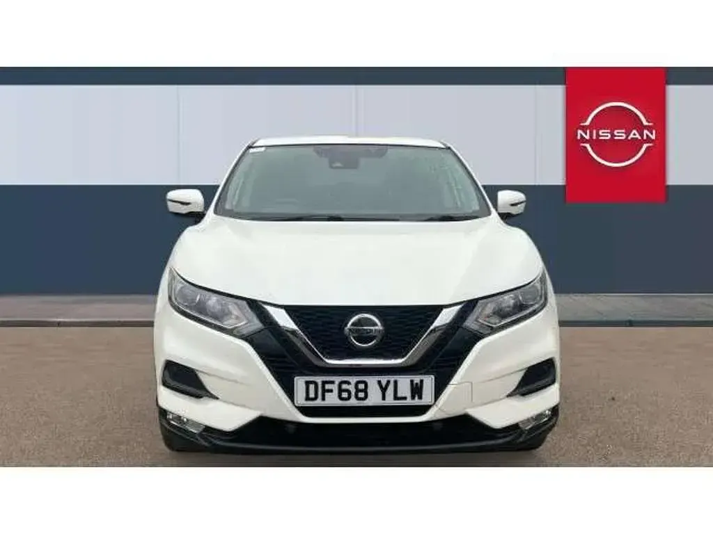 Used Nissan Qashqai Acenta Premium 115 HP (84 kW) 2019 White SUV