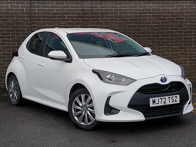 Used Toyota Yaris Hybrid 116 HP (85 kW) 2022 White Hatchback
