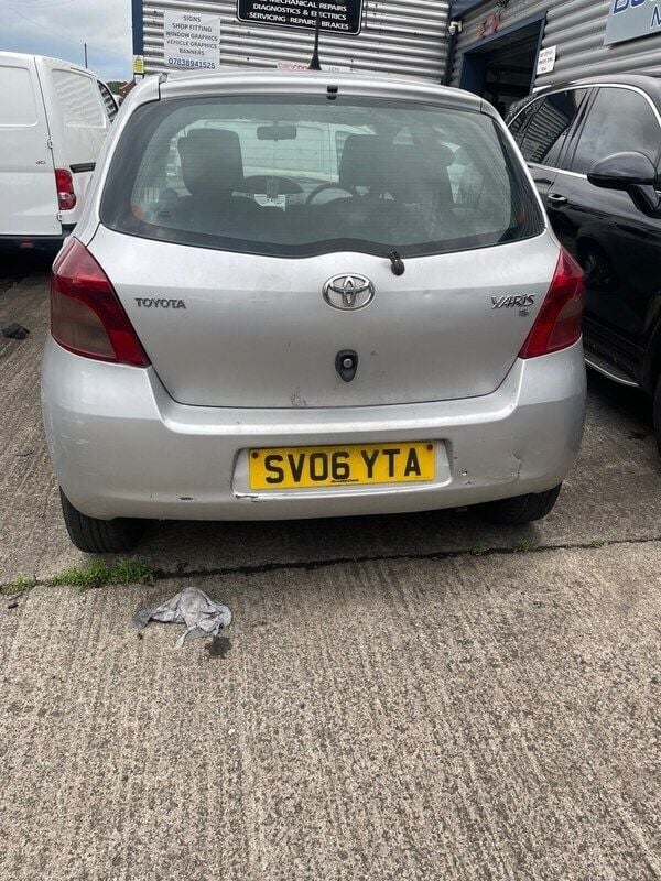 Silver Used 2006 Toyota Yaris T3 Hatchback | £550 (Fair price) - Image 1/4