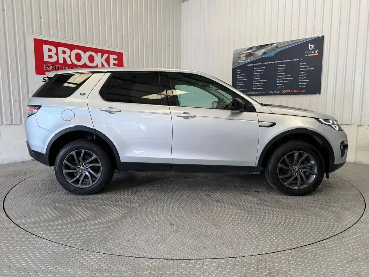 Used Land Rover Discovery Sport HSE 180 HP (132 kW) 2018 Silver SUV