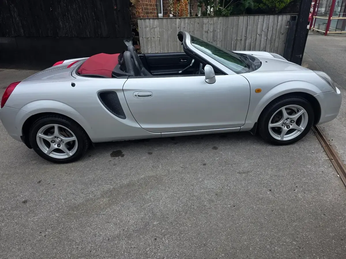 Used Toyota MR2 140 HP (102 kW) 2002 Silver Cabriolet