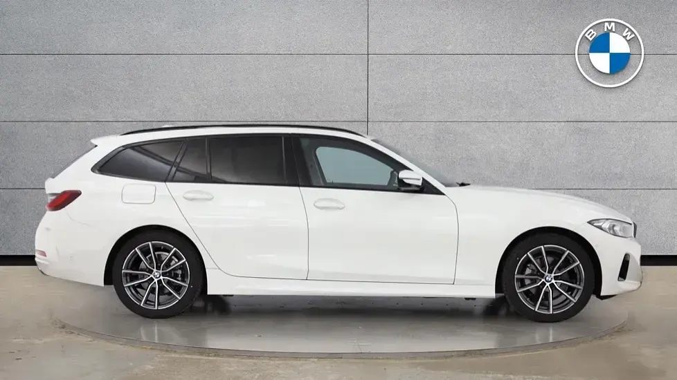 Used BMW 320 Sport Line 181 HP (133 kW) 2025 White Estate