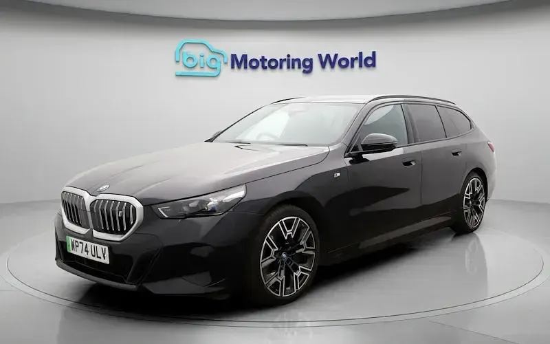 Usado BMW i5 M Sport 250 kW (340 HP) 2025 Preto Carrinha