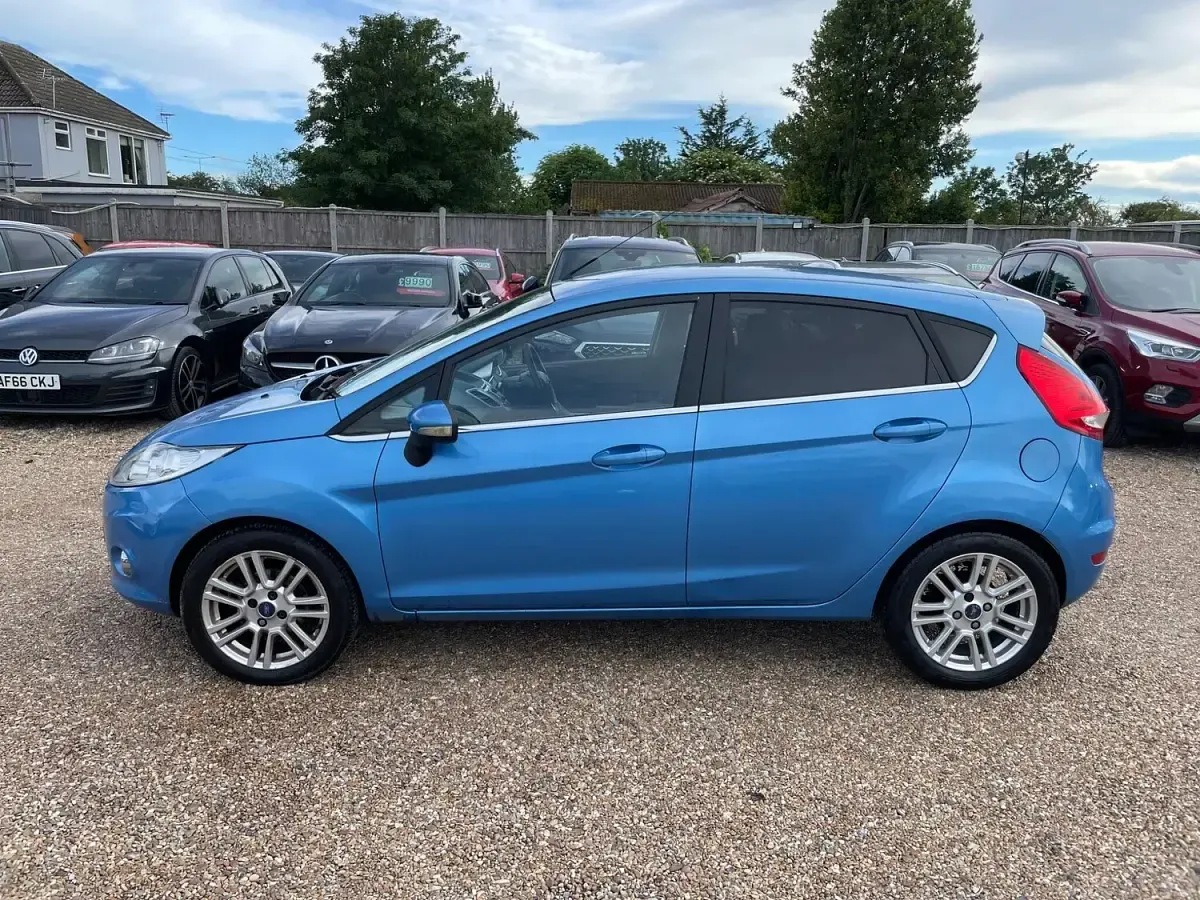 Used Ford Fiesta Titanium 2009 Blue Hatchback