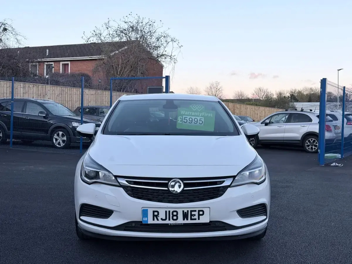 Gebraucht Vauxhall Astra 2018 Weiß Kleinwagen