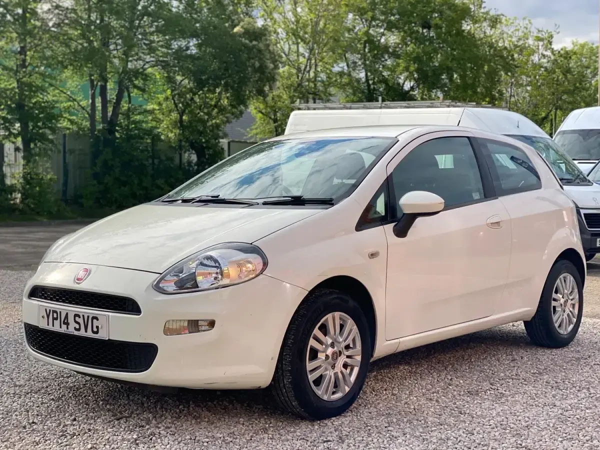 Używany Fiat Punto Pop 69 KM (50 kW) 2014 Biały Hatchback