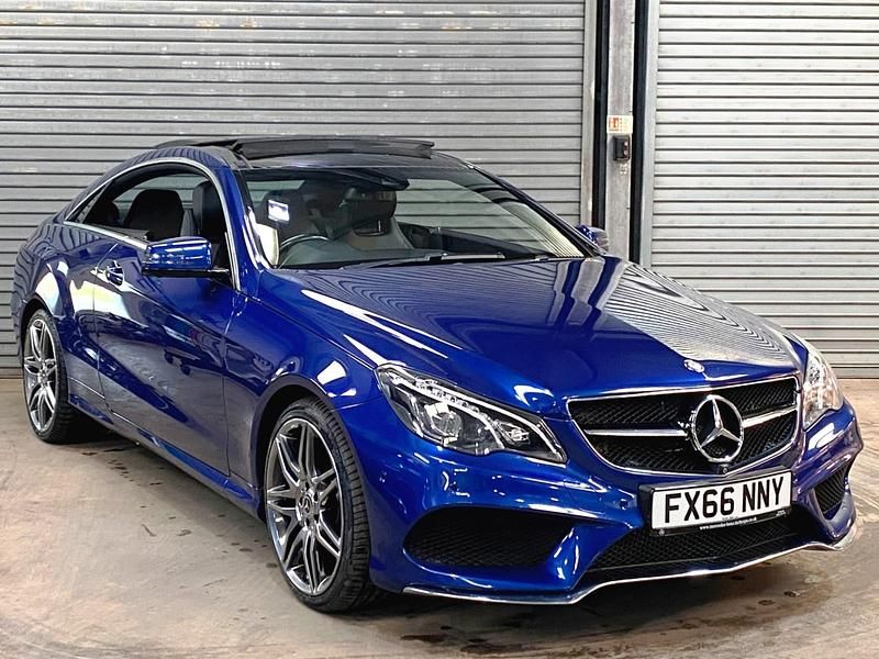 Begagnad Mercedes E220 AMG line 177 HK (130 kW) 2016 Blå Sportkupé