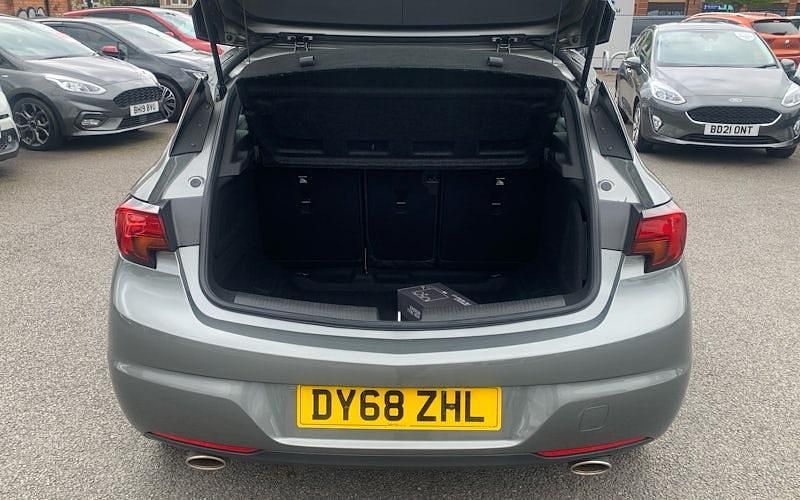 Used Vauxhall Astra Elite 200 HP (147 kW) 2018 Grey Hatchback